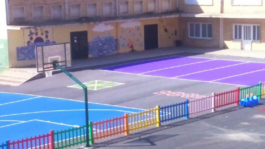 4 pistas de (2800 M2) en el Colegio Serrano Clavero de Requena (Valencia)