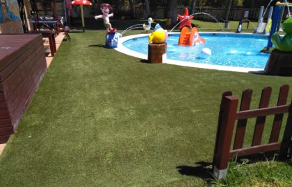 ¡Césped artificial y agua, la combinación perfecta del verano!