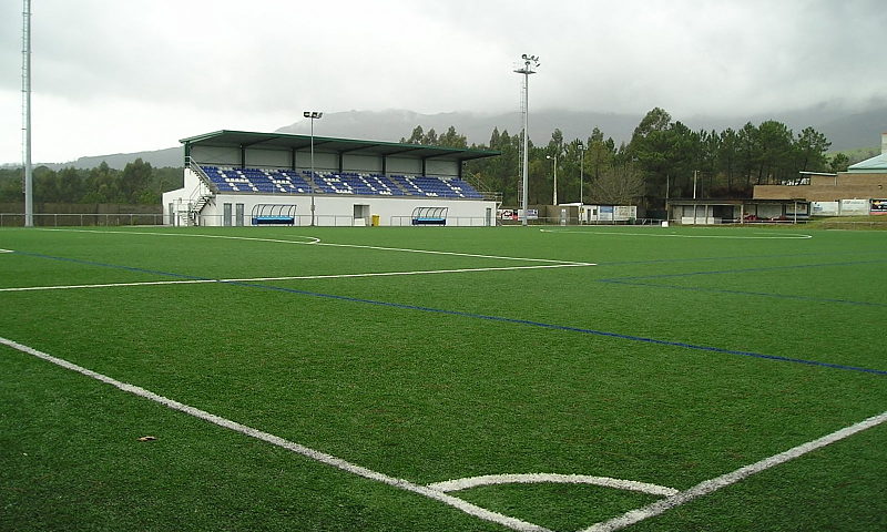 Composan Industrial y Tecnología ha fabricado el césped del campo de fútbol de Arbo.