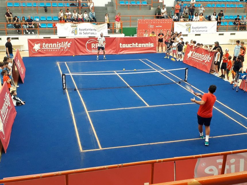 Nicolás Almagro y «Pato» Clavet promocionan el tenis en Salamanca